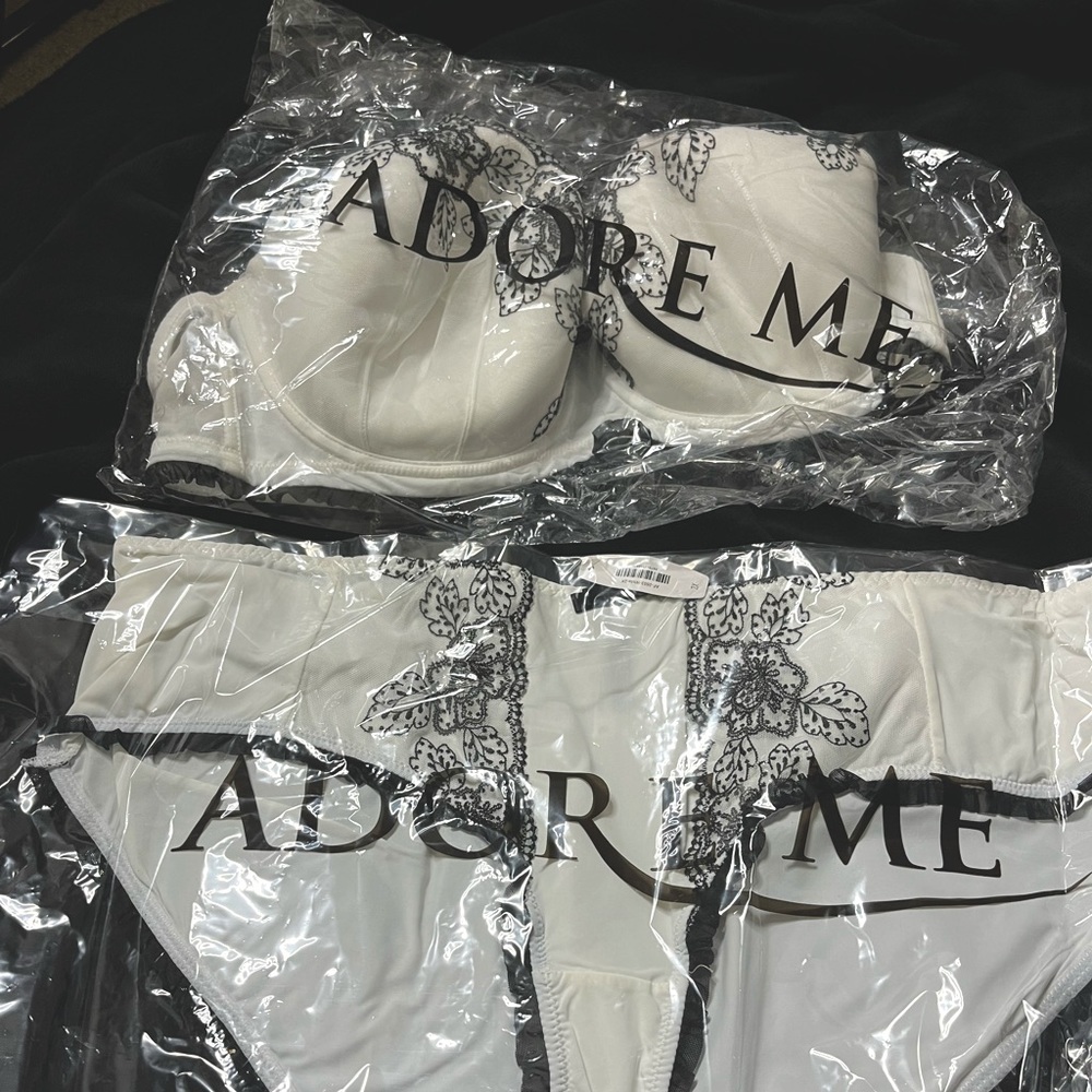 Adore Me Bra and Panty Set 40D/2X